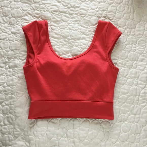 ❤️Crop Top❤️ - Picture 2 of 3